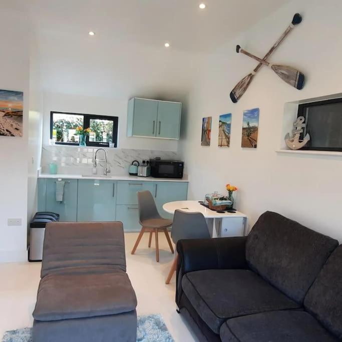 Sycamore Lodge Kent With Ev Zappi Type 2, Swimming Pool For A Fee Sellindge المظهر الخارجي الصورة
