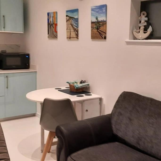 Sycamore Lodge Kent With Ev Zappi Type 2, Swimming Pool For A Fee Sellindge المظهر الخارجي الصورة