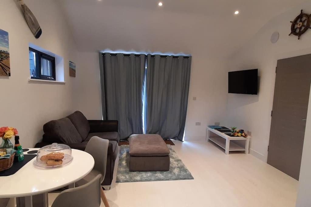 Sycamore Lodge Kent With Ev Zappi Type 2, Swimming Pool For A Fee Sellindge المظهر الخارجي الصورة